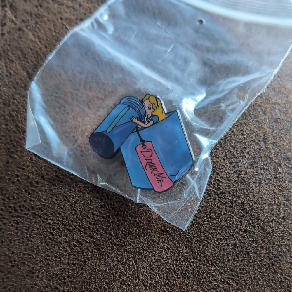 2$ Add On⭐ Drink Me Alice (Alice In Wonderland) Pin